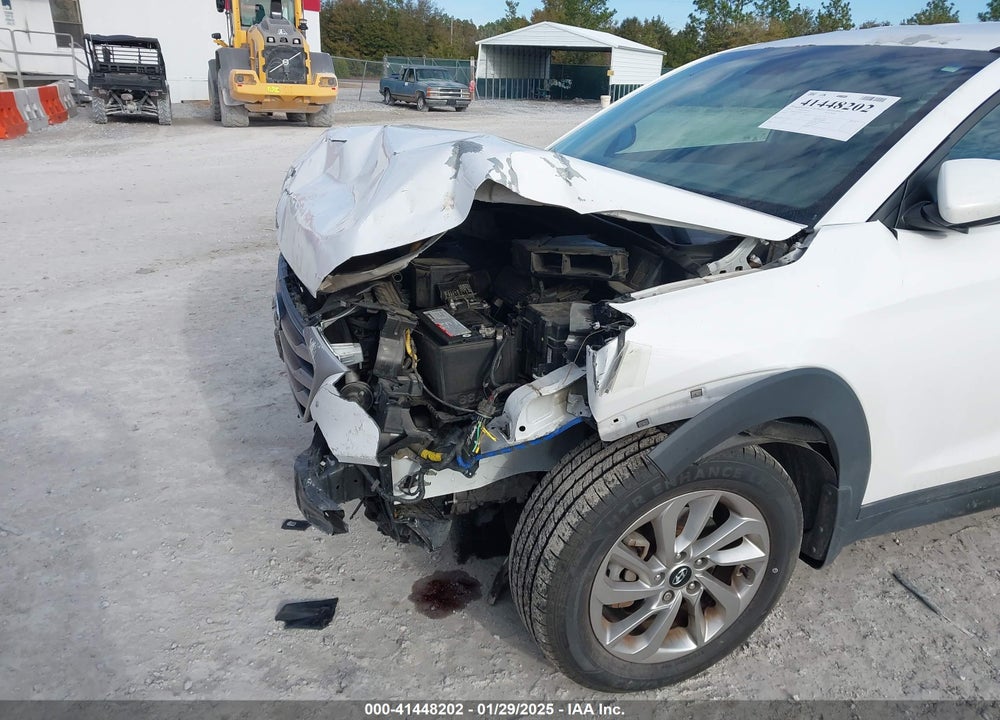 2017 HYUNDAI TUCSON SE VIN: KM8J23A45HU352718