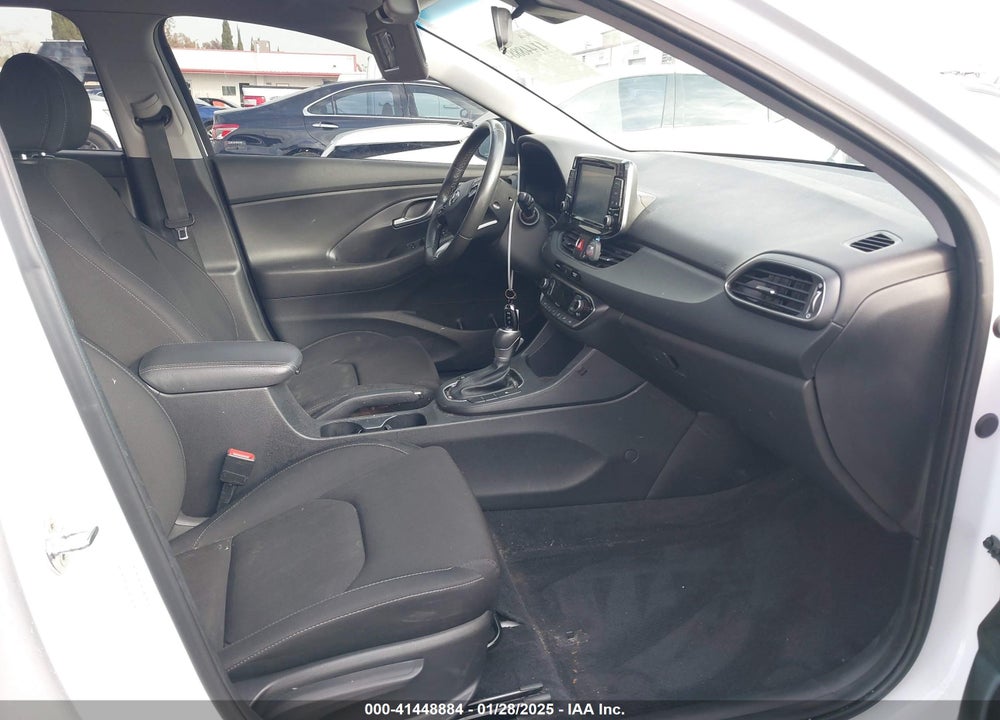 2018 HYUNDAI ELANTRA GT VIN: KMHH35LE2JU039113