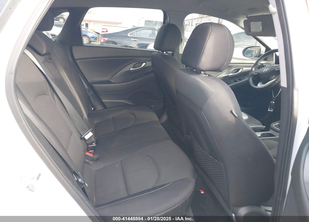 2018 HYUNDAI ELANTRA GT VIN: KMHH35LE2JU039113