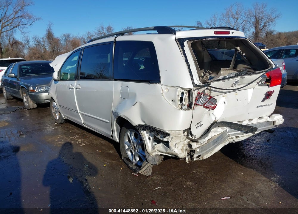 2005 TOYOTA SIENNA XLE VIN: 5TDZA22C85S357406