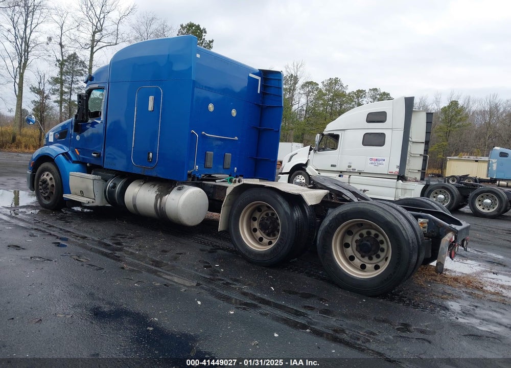 2014 PETERBILT 579 VIN: 1XPBDP9X7ED212415