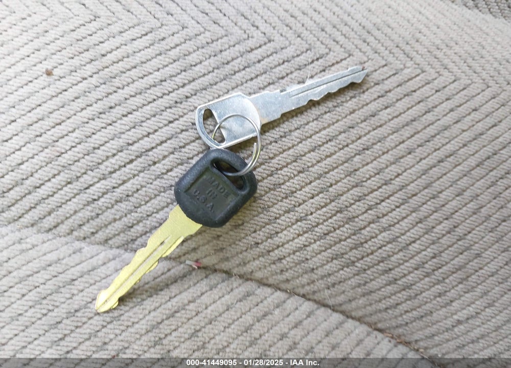 2000 CHEVROLET CAVALIER LS VIN: 1G1JF5243Y7140667