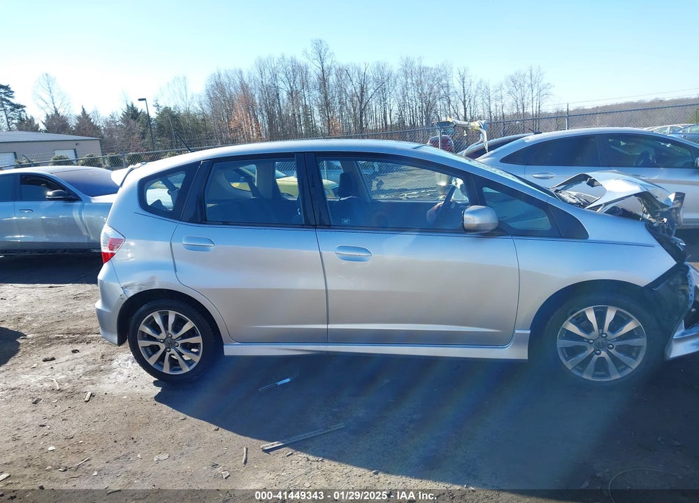 2013 HONDA FIT VIN: JHMGE8H51DC038449