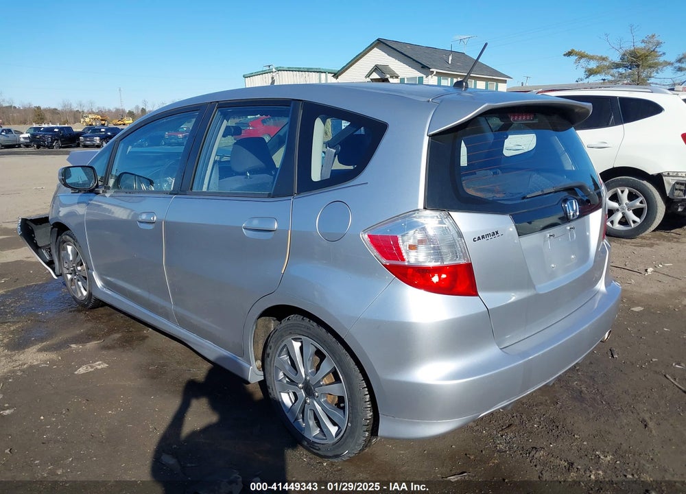 2013 HONDA FIT VIN: JHMGE8H51DC038449
