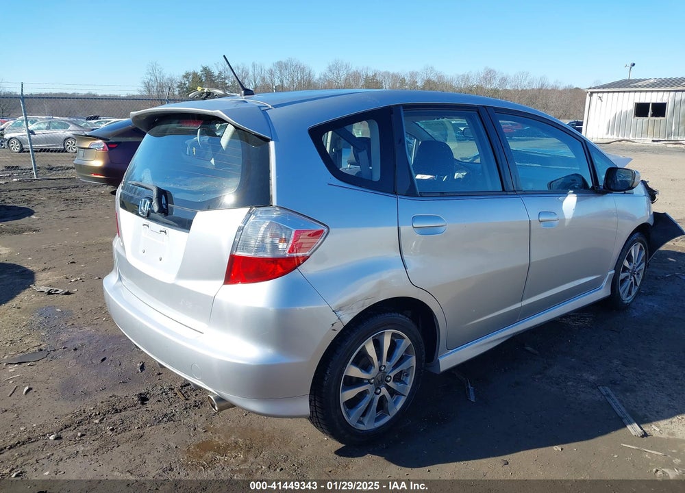 2013 HONDA FIT VIN: JHMGE8H51DC038449