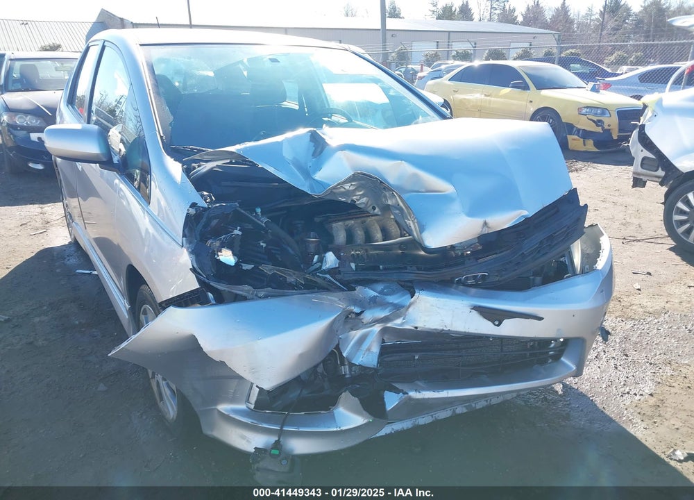 2013 HONDA FIT VIN: JHMGE8H51DC038449
