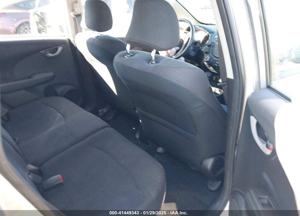 2013 HONDA FIT VIN: JHMGE8H51DC038449
