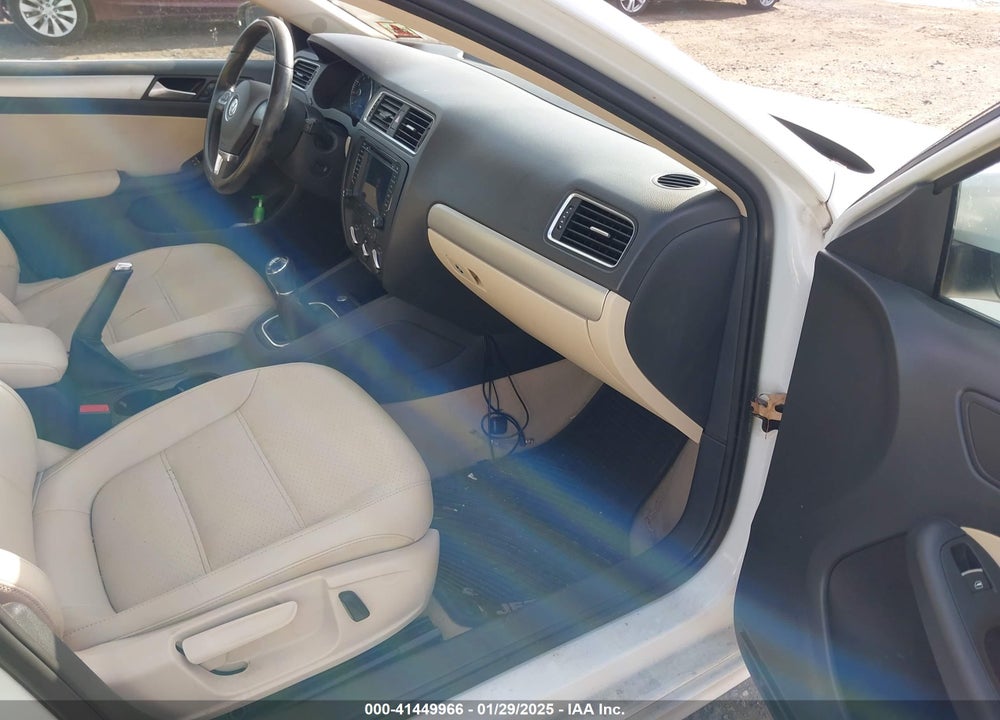 2014 VOLKSWAGEN JETTA VIN: 3VWB17AJ8EM422931
