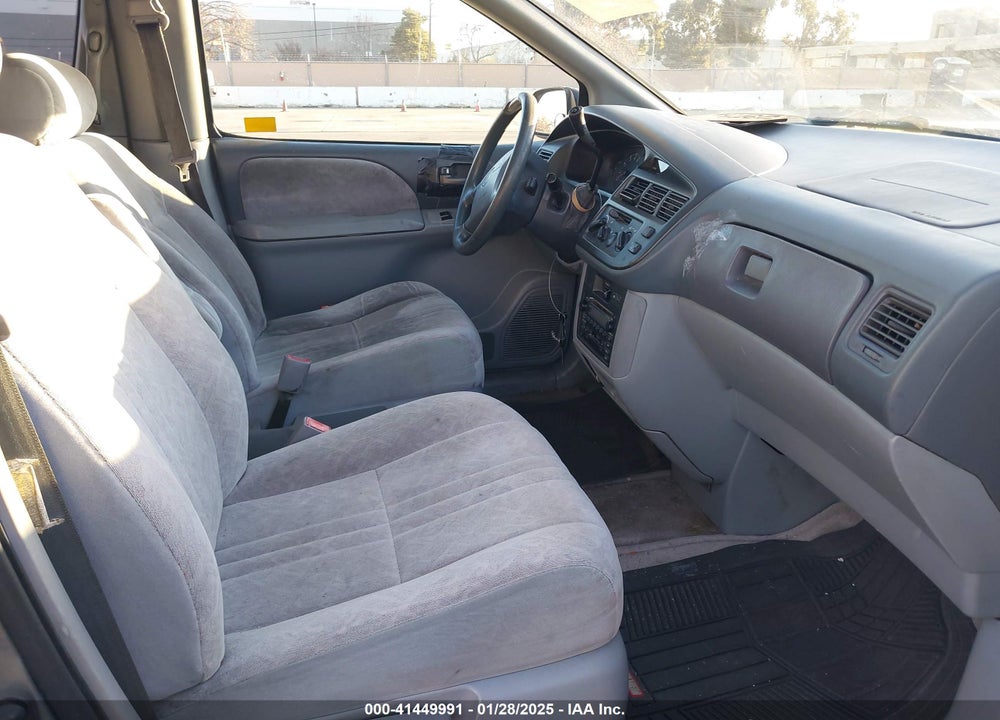 2000 TOYOTA SIENNA LE VIN: 4T3ZF13C6YU192324