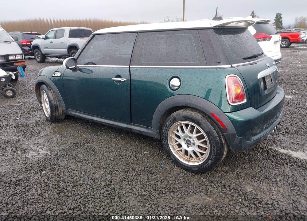 2010 MINI COOPER S VIN: WMWMF7C54ATW89845
