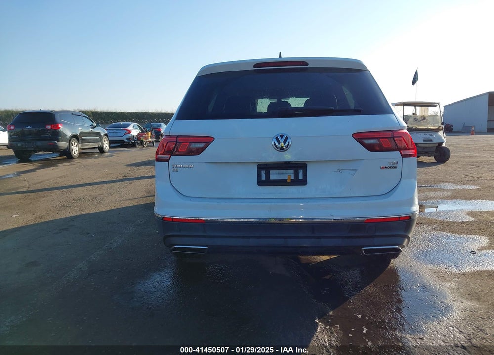 2018 VOLKSWAGEN TIGUAN 2.0T SE/2.0T SEL VIN: 3VV2B7AX0JM096218