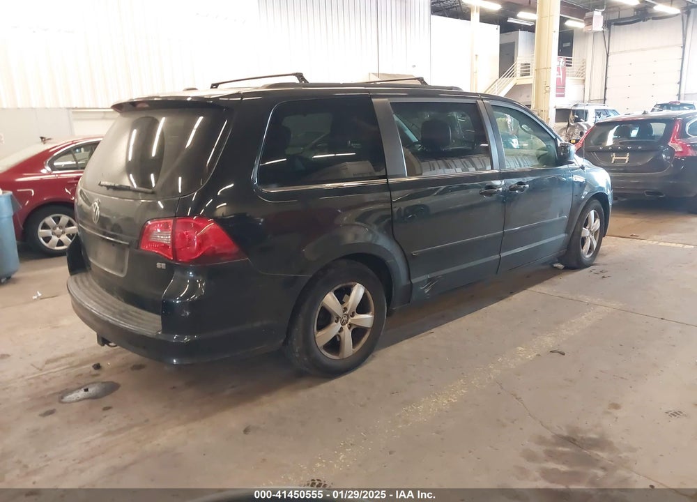 2011 VOLKSWAGEN ROUTAN VIN: 2V4RW3DG7BR625699