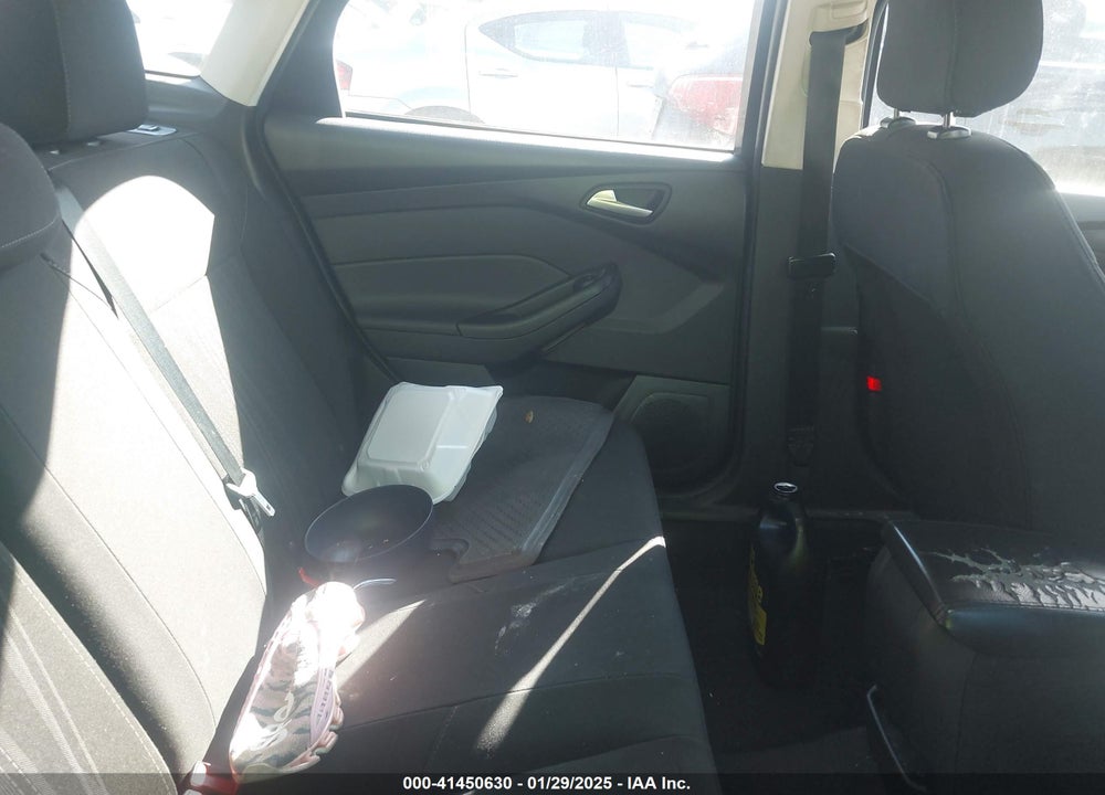 2018 FORD FOCUS VIN: 1FADP3FE9JL242695