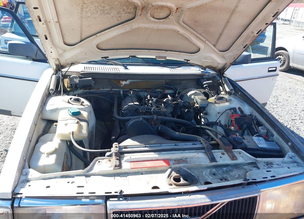 1990 VOLVO 240 DL VIN: YV1AA8847L1413422