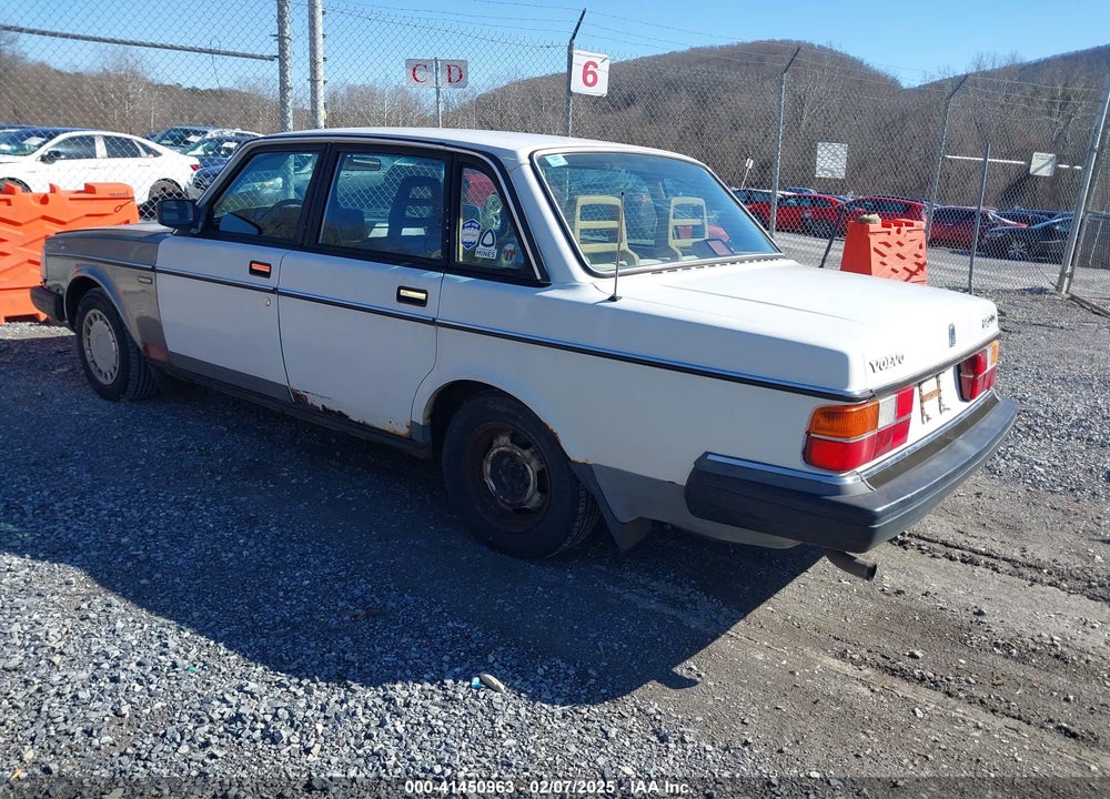 1990 VOLVO 240 DL VIN: YV1AA8847L1413422