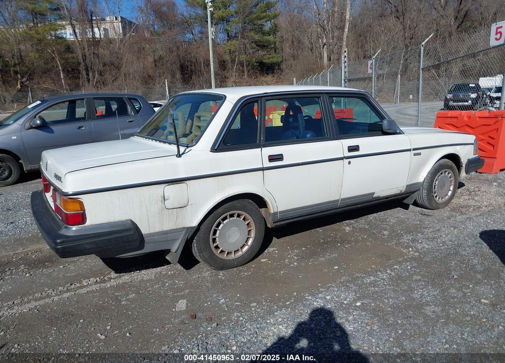 1990 VOLVO 240 DL VIN: YV1AA8847L1413422