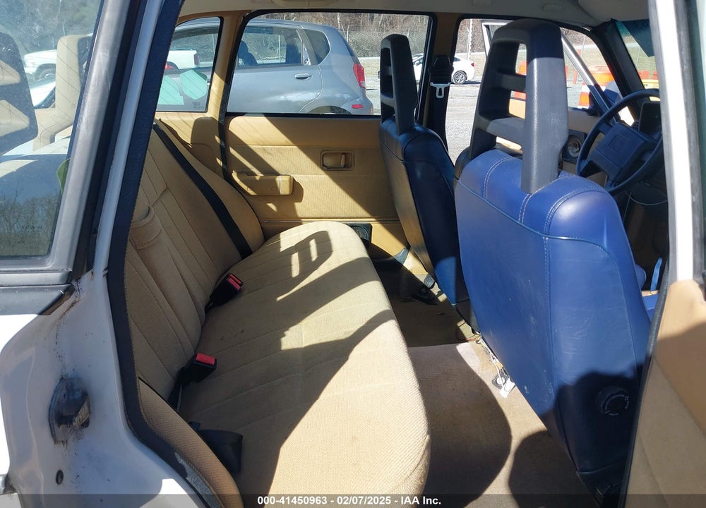 1990 VOLVO 240 DL VIN: YV1AA8847L1413422