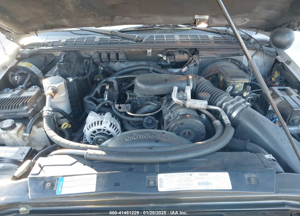 1997 CHEVROLET S-10 LS VIN: 1GCCS19X8V8208553