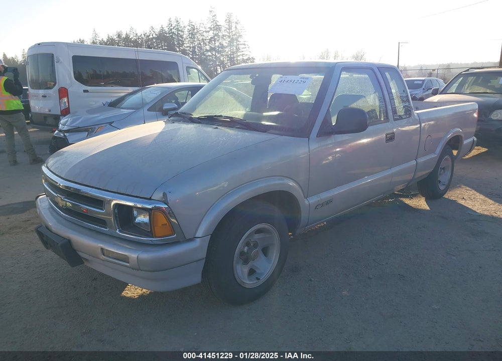 1997 CHEVROLET S-10 LS VIN: 1GCCS19X8V8208553