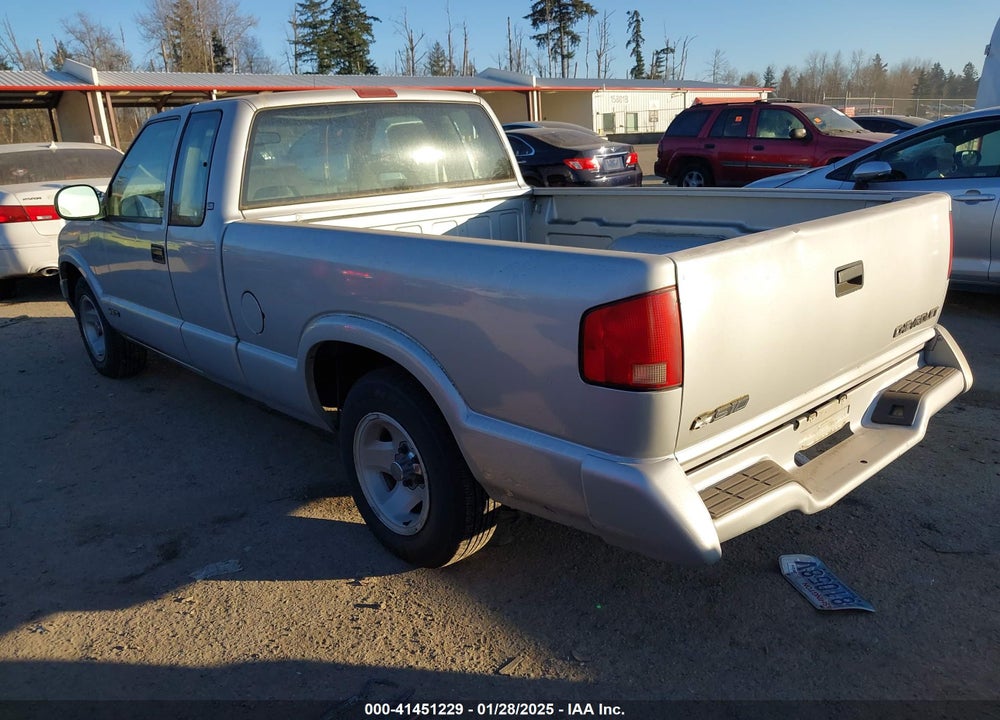 1997 CHEVROLET S-10 LS VIN: 1GCCS19X8V8208553