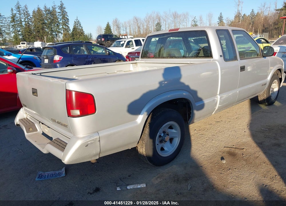 1997 CHEVROLET S-10 LS VIN: 1GCCS19X8V8208553