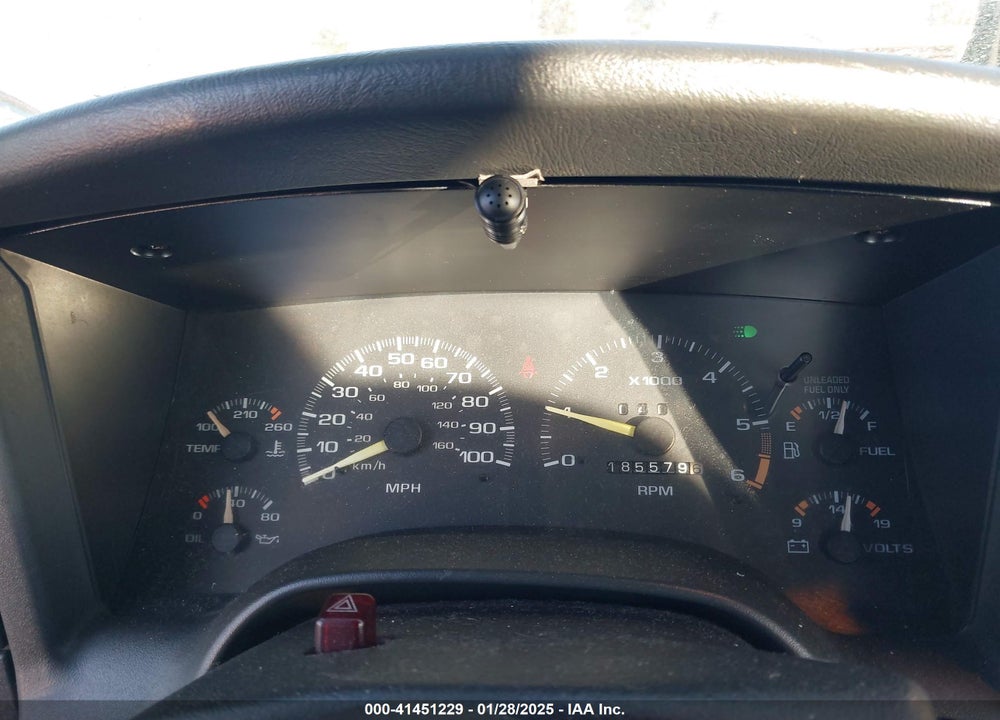 1997 CHEVROLET S-10 LS VIN: 1GCCS19X8V8208553