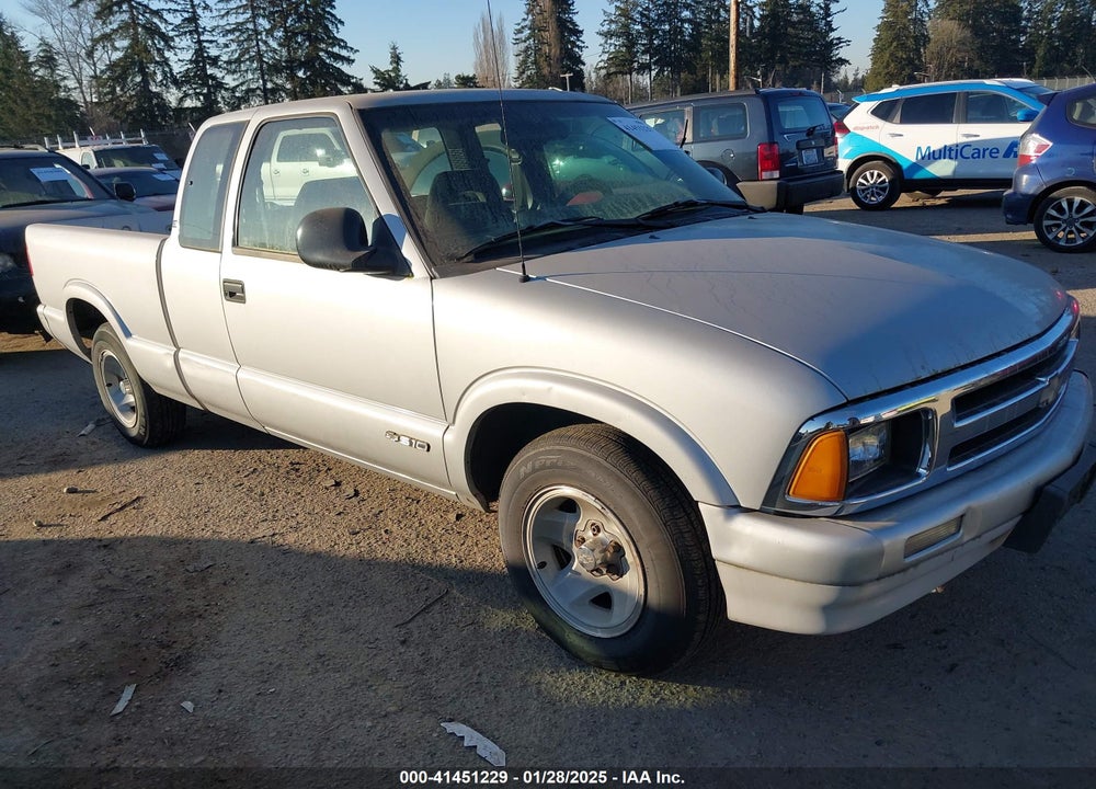 1997 CHEVROLET S-10 LS VIN: 1GCCS19X8V8208553