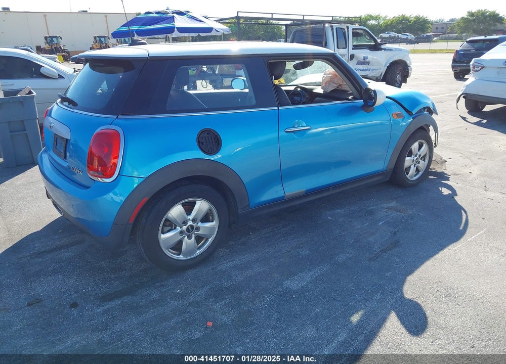 2015 MINI HARDTOP VIN: WMWXM5C58FT940882