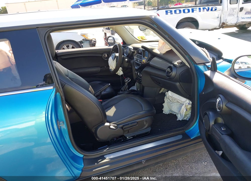 2015 MINI HARDTOP VIN: WMWXM5C58FT940882