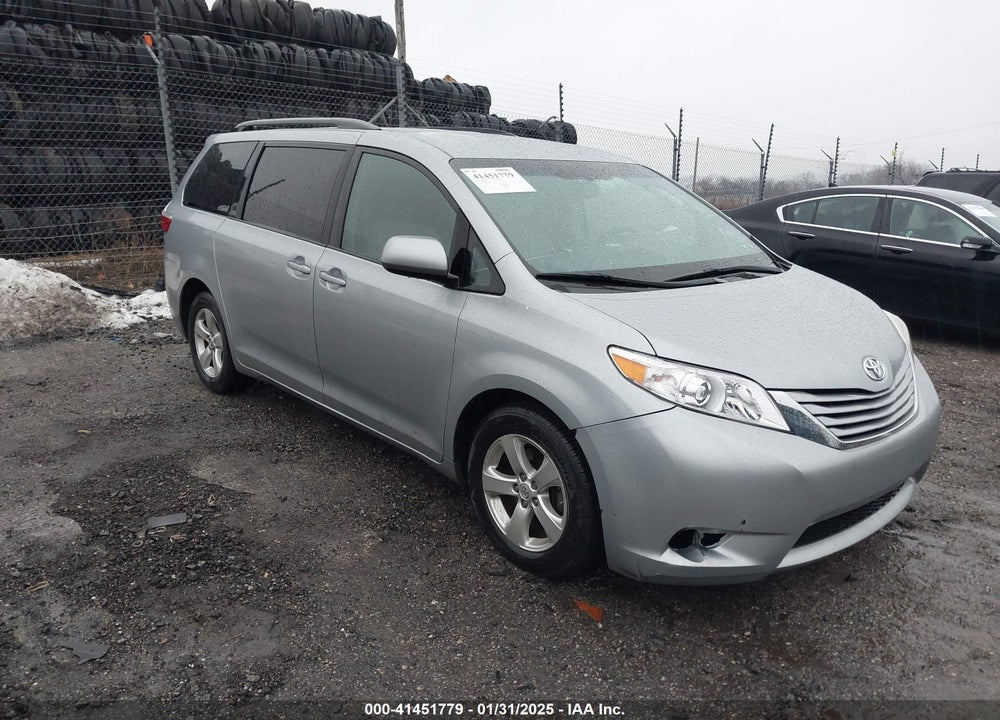2015 TOYOTA SIENNA LE 8 PASSENGER VIN: 5TDKK3DC9FS618965