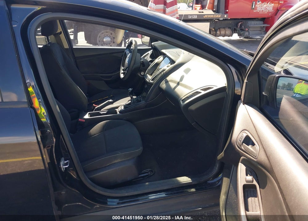 2015 FORD FOCUS VIN: 1FADP3E29FL292124