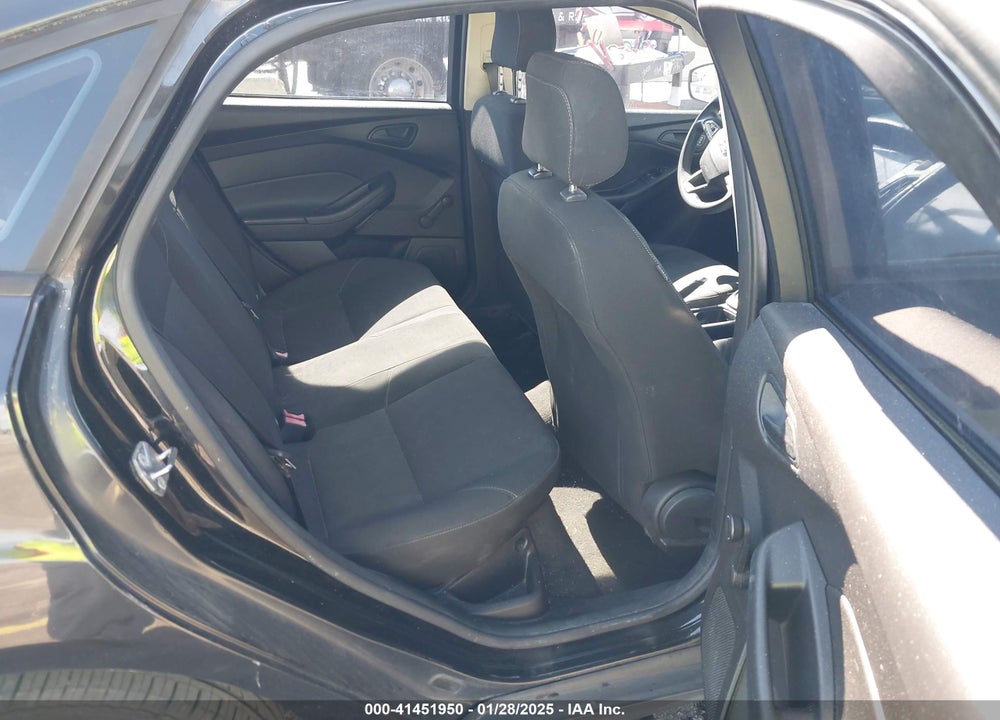 2015 FORD FOCUS VIN: 1FADP3E29FL292124
