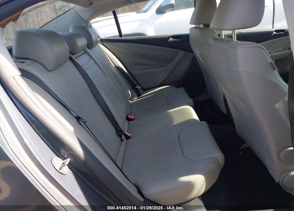 2010 VOLKSWAGEN PASSAT VIN: WVWJK7ANXAE146119