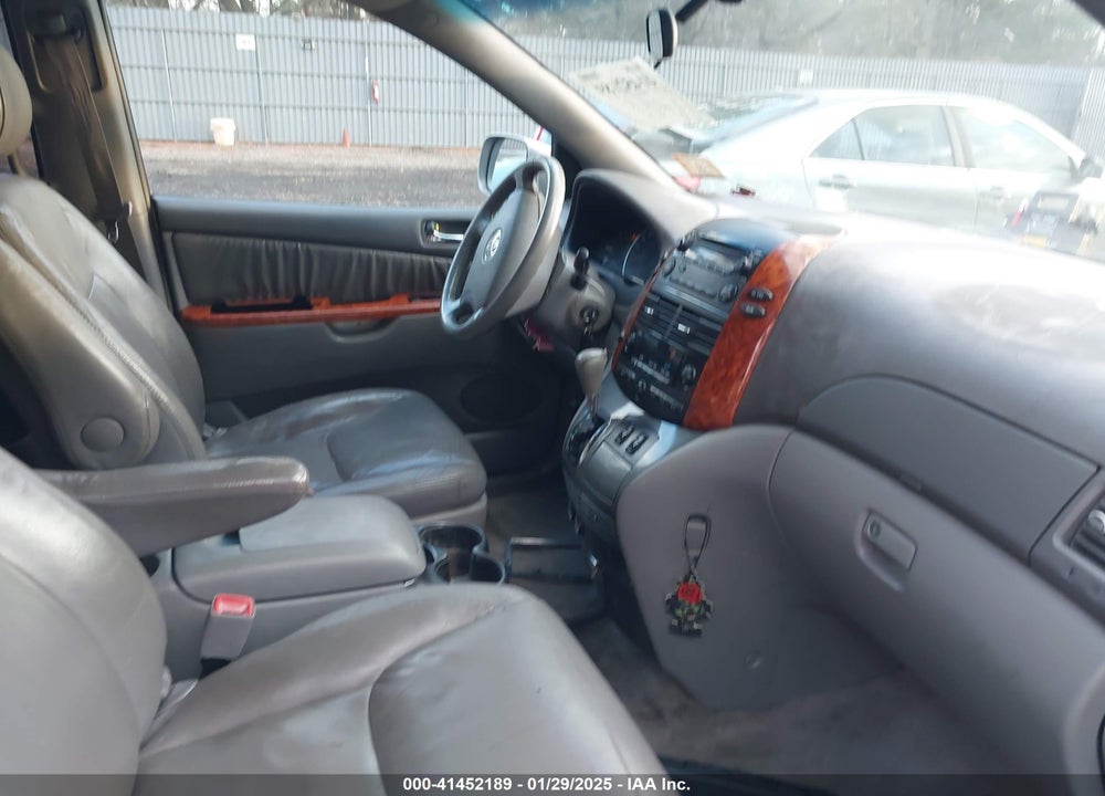 2007 TOYOTA SIENNA XLE VIN: 5TDZK22C77S033766