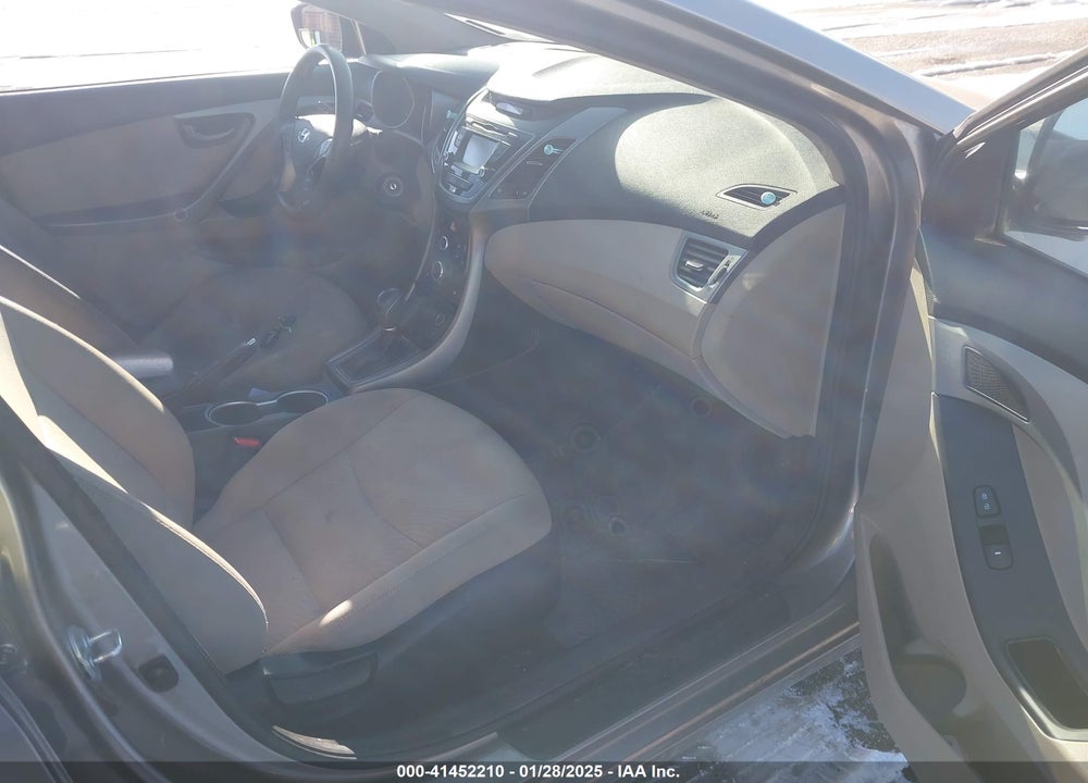 2014 HYUNDAI ELANTRA VIN: 5NPDH4AE2EH536177
