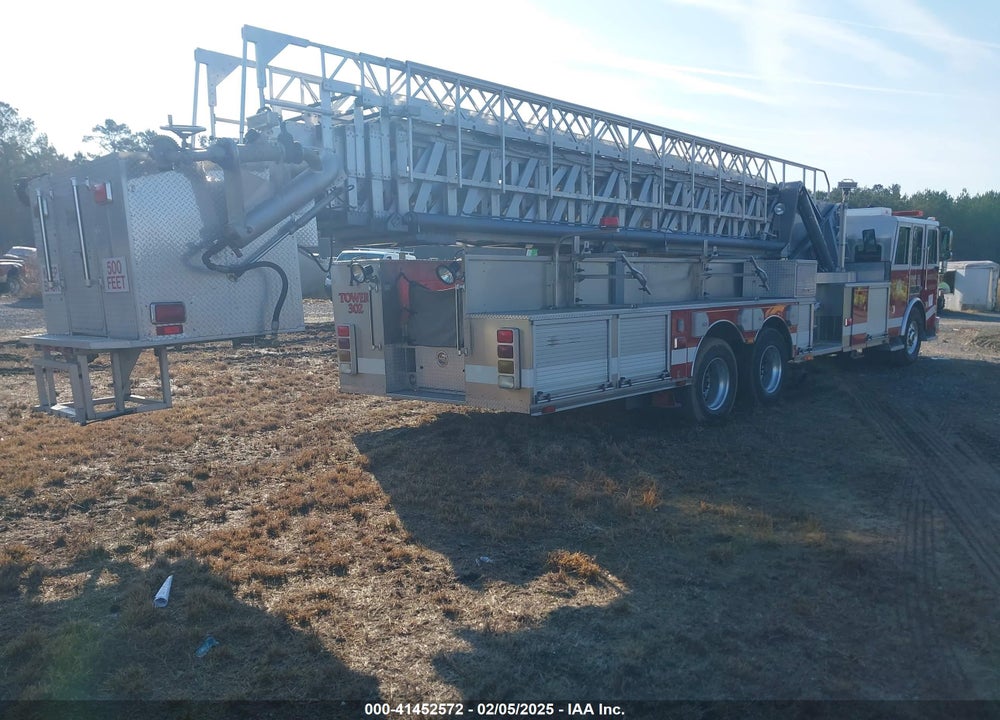 2002 SUTPHEN CORP. FIRETRUCK VIN: 1S9A3JLE621003045