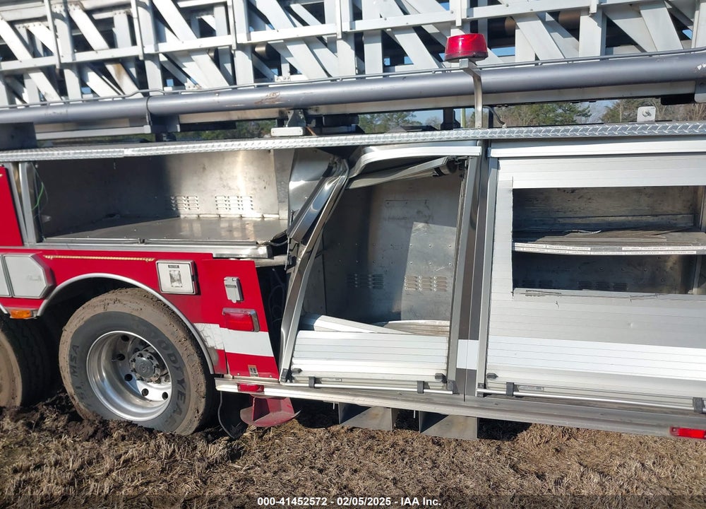 2002 SUTPHEN CORP. FIRETRUCK VIN: 1S9A3JLE621003045