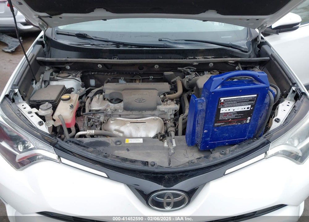 2018 TOYOTA RAV4 XLE VIN: 2T3WFREV2JW494330