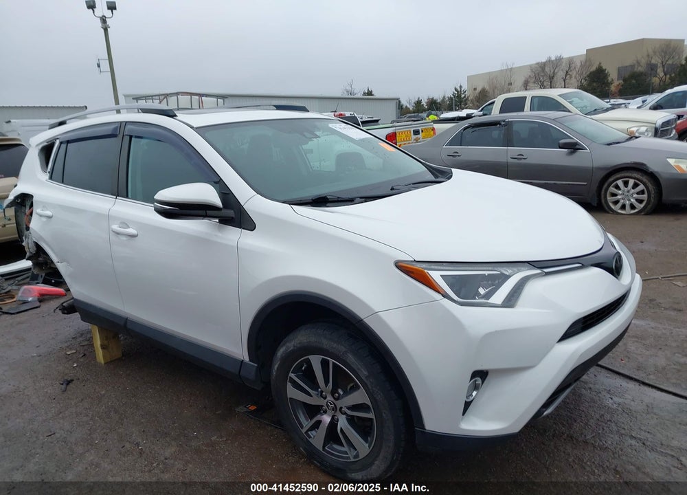2018 TOYOTA RAV4 XLE VIN: 2T3WFREV2JW494330