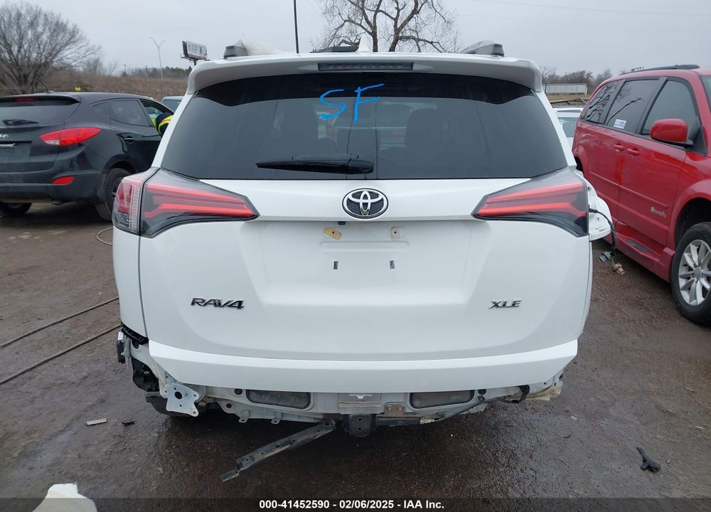 2018 TOYOTA RAV4 XLE VIN: 2T3WFREV2JW494330