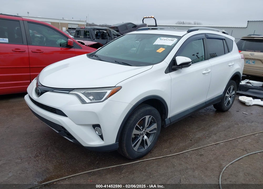 2018 TOYOTA RAV4 XLE VIN: 2T3WFREV2JW494330