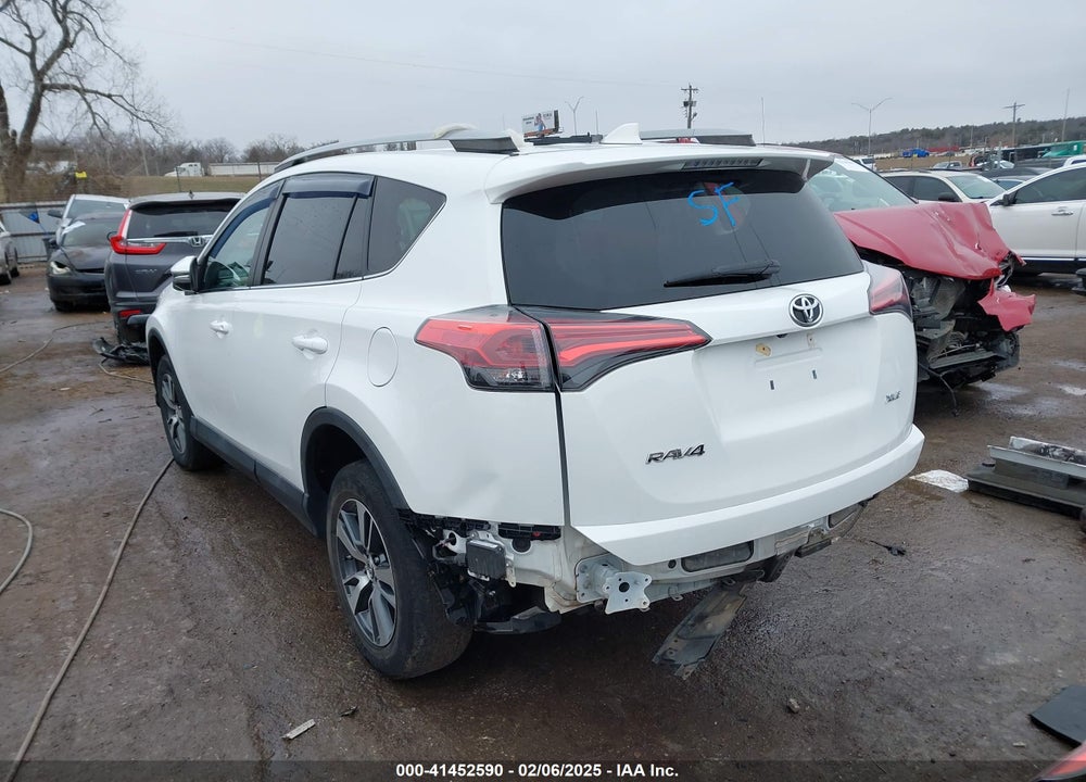 2018 TOYOTA RAV4 XLE VIN: 2T3WFREV2JW494330