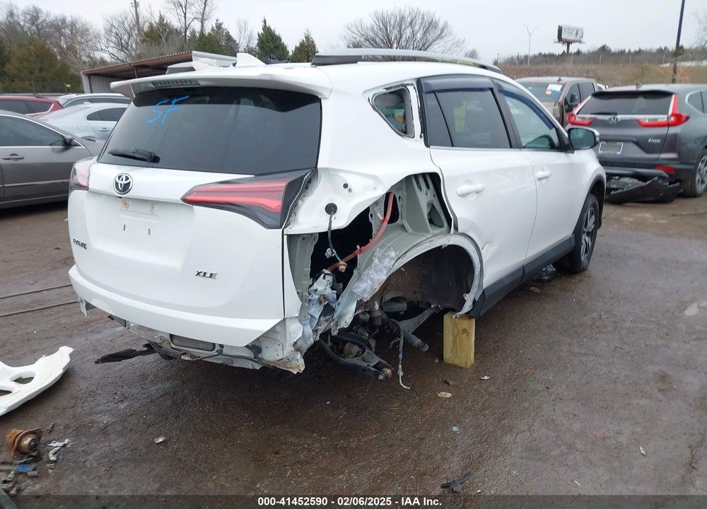 2018 TOYOTA RAV4 XLE VIN: 2T3WFREV2JW494330