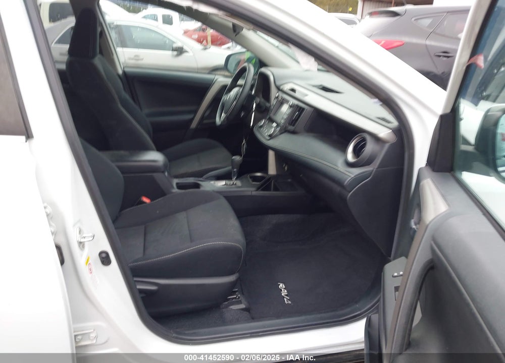 2018 TOYOTA RAV4 XLE VIN: 2T3WFREV2JW494330
