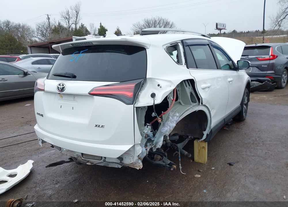 2018 TOYOTA RAV4 XLE VIN: 2T3WFREV2JW494330
