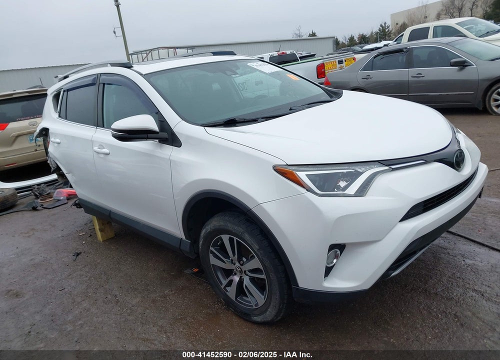 2018 TOYOTA RAV4 XLE VIN: 2T3WFREV2JW494330