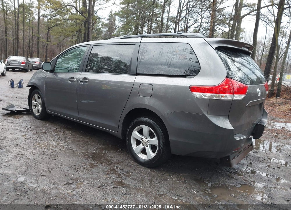 2011 TOYOTA SIENNA LE V6 VIN: 5TDKK3DC1BS124657