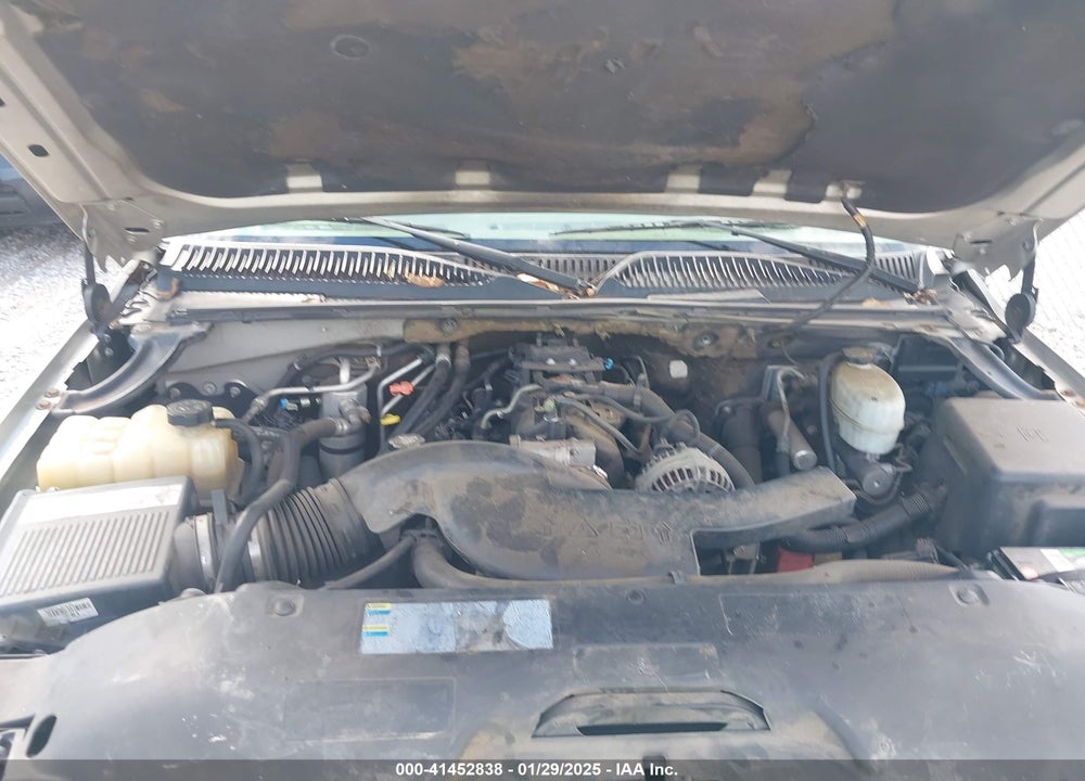 2005 GMC YUKON SLE VIN: 1GKEC13T05J153198