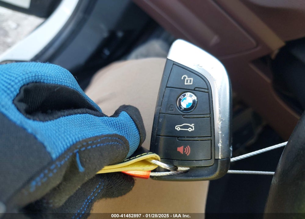 2017 BMW X1 XDRIVE28I VIN: WBXHT3Z35H4A57801