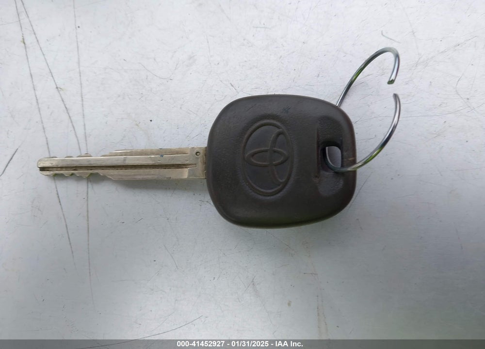 2007 TOYOTA MATRIX VIN: 2T1KR32E37C635657